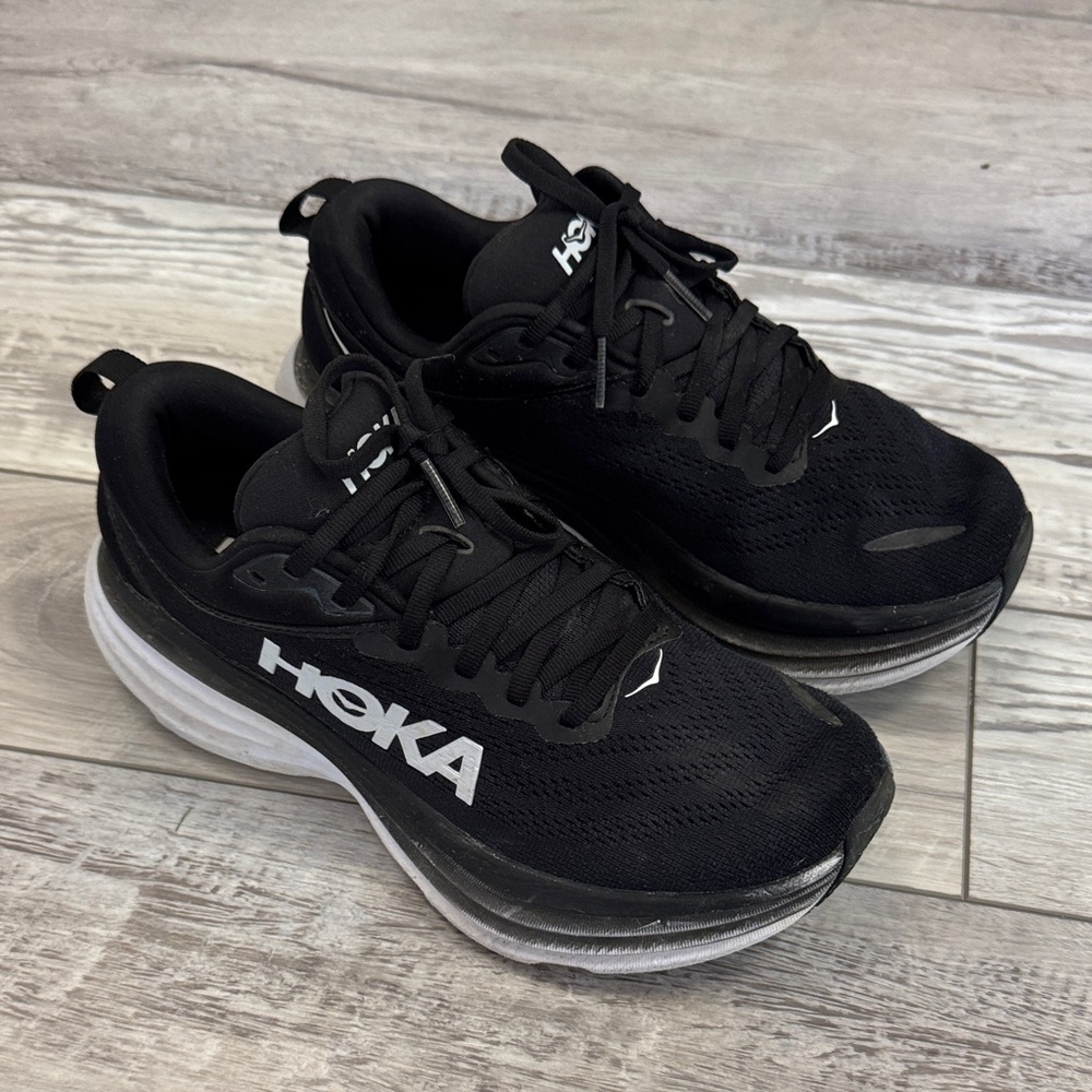 Hoka Black and White Bondi 8 size 8.5 Wide Athletic Shoes